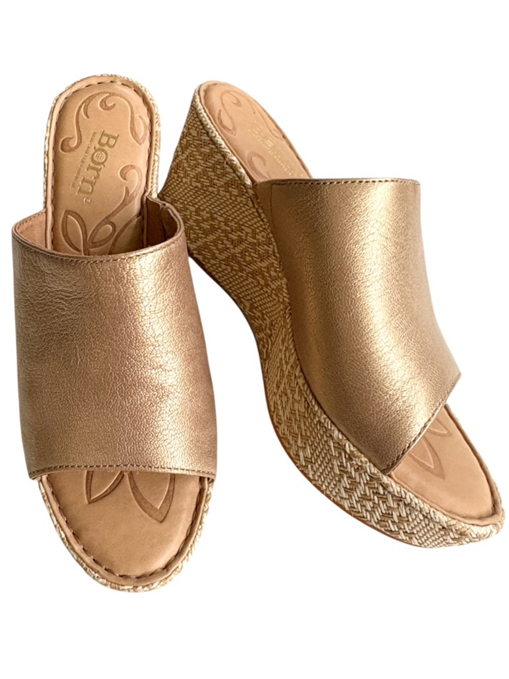 EUC Born Leather Wedge Sandals Gold Size 7